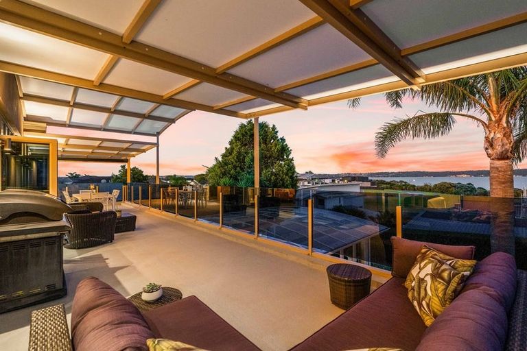 Photo of property in 8 Kawai Rise, Te Atatu Peninsula, Auckland, 0610