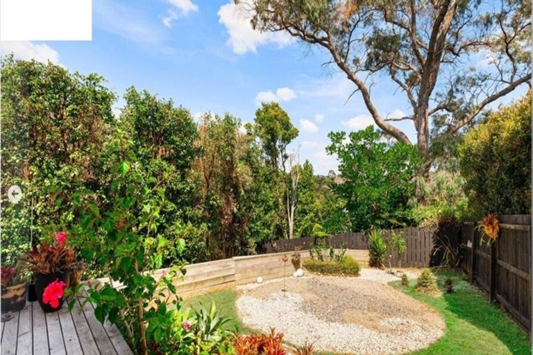 Photo of property in 2/19 Limmer Place, Browns Bay, Auckland, 0632