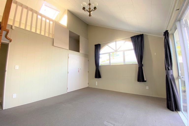 Photo of property in 2/127 Swanson Road, Henderson, Auckland, 0610