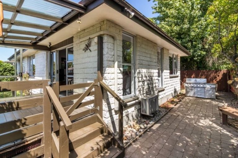 Photo of property in 2/11 Manatu Lane, Waltham, Christchurch, 8023