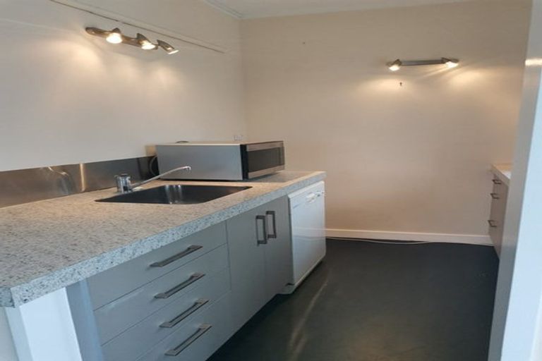 Photo of property in Hobson Court Flats, 55/70 Hobson Street, Thorndon, Wellington, 6011