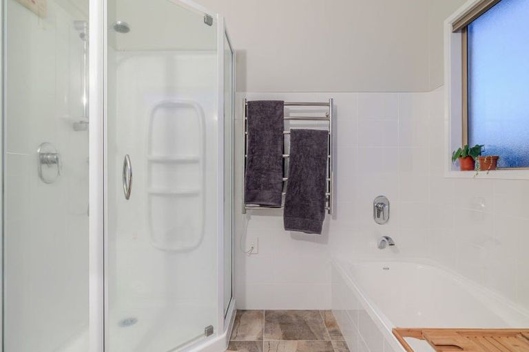 Photo of property in 19 Meridian Grove, Kelvin Grove, Palmerston North, 4414