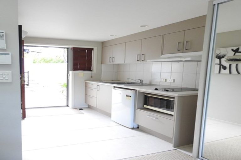 Photo of property in 31 Mcmillan Place, Mellons Bay, Auckland, 2014