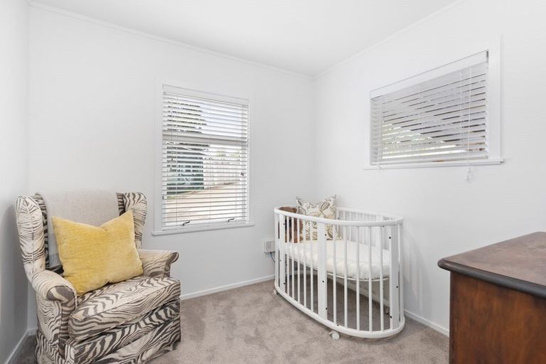 Photo of property in 2/16 Woodside Avenue, Northcote, Auckland, 0627