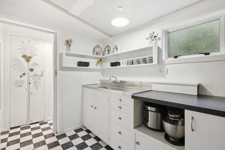 Photo of property in 19 Middleton Road, Kew, Dunedin, 9012