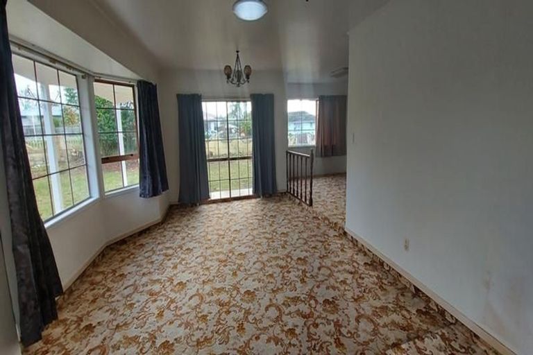 Photo of property in 3 Rathgar Road, Henderson, Auckland, 0610