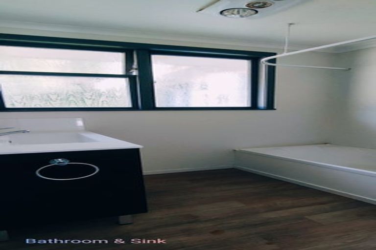 Photo of property in 8 Granby Place, Westown, New Plymouth, 4310