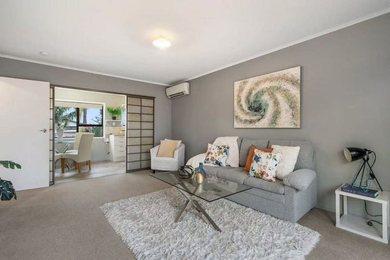 Photo of property in 1/6 Hinekohu Street, New Lynn, Auckland, 0600