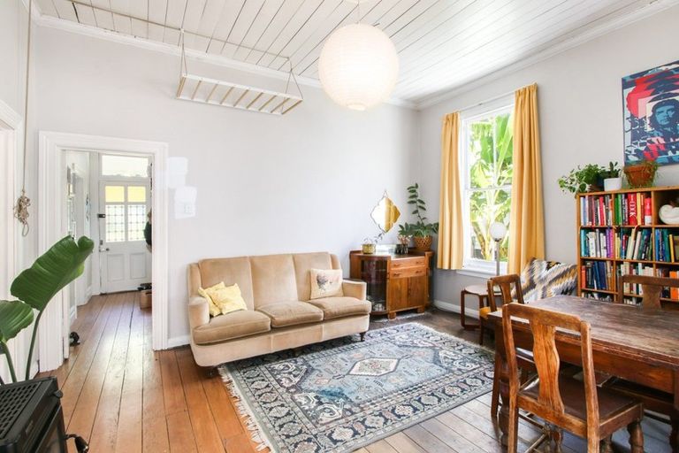 Photo of property in 48 Faraday Street, Hospital Hill, Napier, 4110