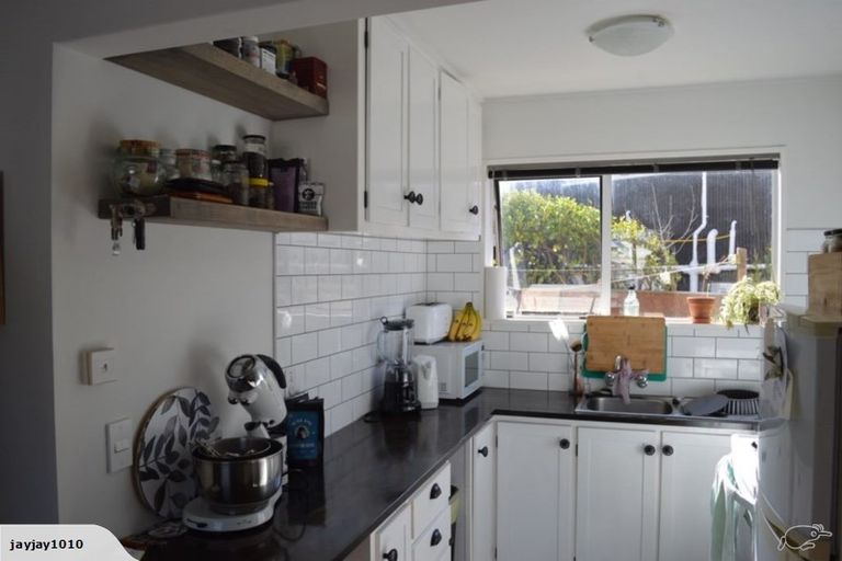 Photo of property in 5/100 Lyall Parade, Lyall Bay, Wellington, 6022