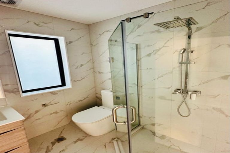 Photo of property in 1/2 Cameron Street, Papakura, 2110