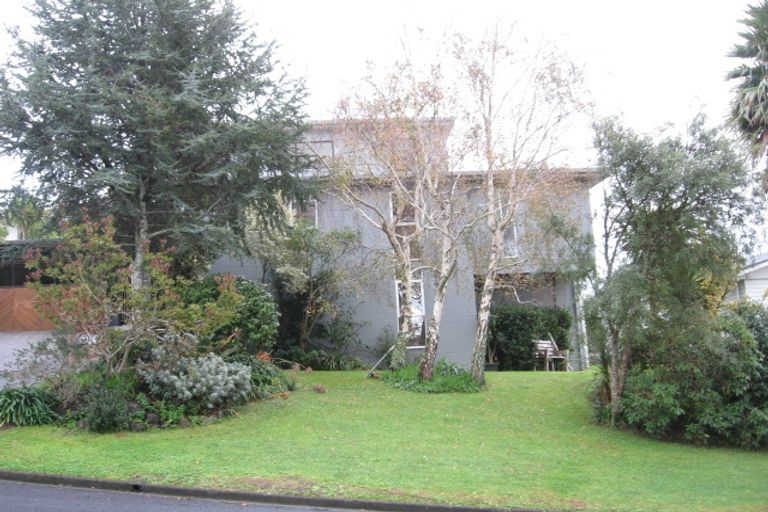 Photo of property in 6 Page Point, Mellons Bay, Auckland, 2014