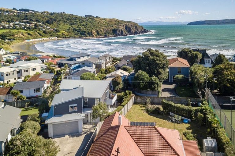 Photo of property in 22a Main Road, Titahi Bay, Porirua, 5022