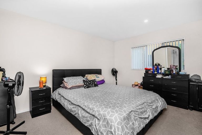 Photo of property in 98 Popokatea Drive, Takanini, 2112