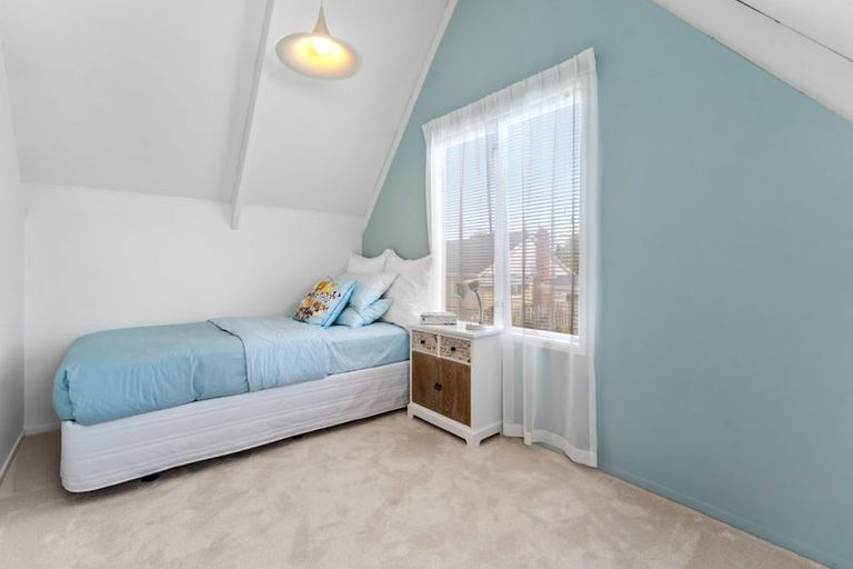 Photo of property in 2/19 Flanshaw Road, Te Atatu South, Auckland, 0610