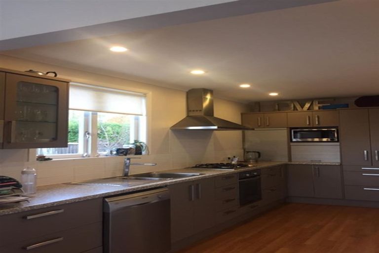 Photo of property in 51 Eastglen Road, Glen Eden, Auckland, 0602