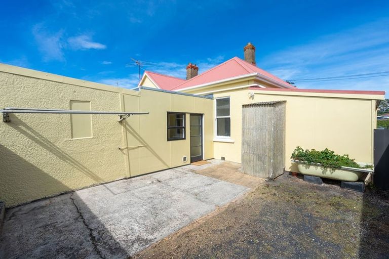 Photo of property in 77 Wesley Street, South Dunedin, Dunedin, 9012