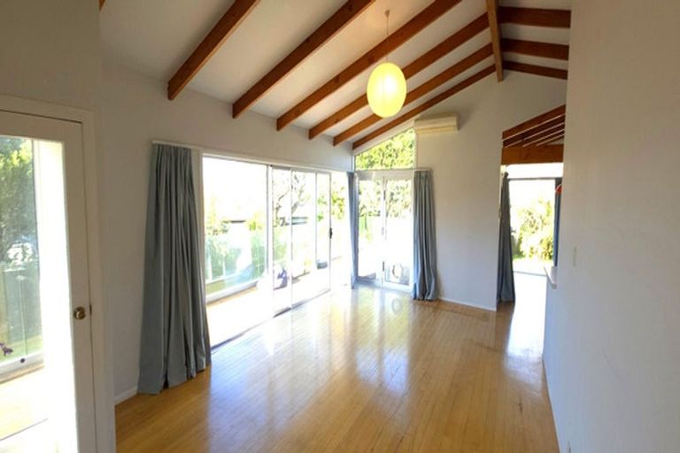 Photo of property in 5 Paulange Place, Pakuranga Heights, Auckland, 2010