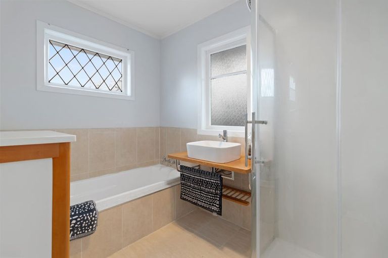 Photo of property in 6c Williams Place, Fairfield, Hamilton, 3214