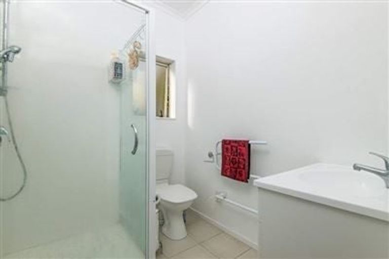 Photo of property in 4 Brashier Circle, Sunnyvale, Auckland, 0612