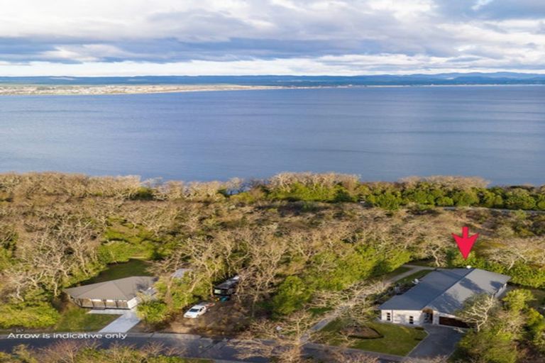 Photo of property in 10 Parawera Drive, Acacia Bay, Taupo, 3330