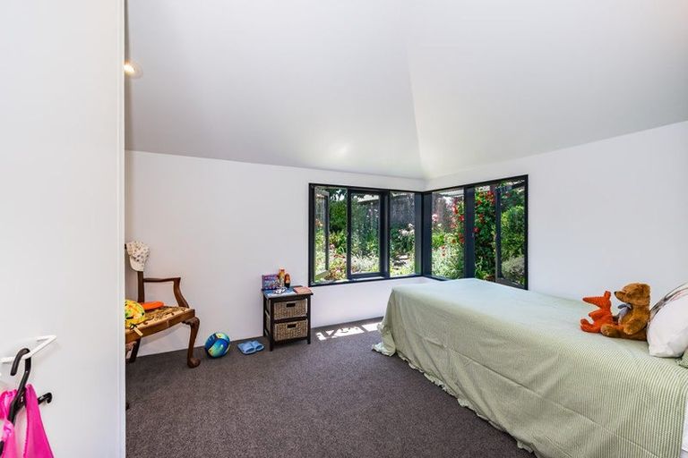 Photo of property in 11 Walnut Grove, Waikanae, 5036