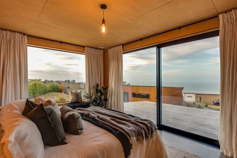 Photo of property in 5 Sowerby Place, Richmond Hill, Christchurch, 8081