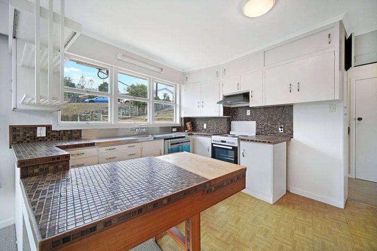 Photo of property in 392 Glenfield Road, Glenfield, Auckland, 0629