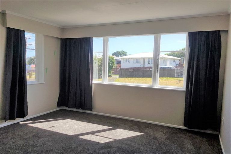 Photo of property in 16 Driver Crescent, Cannons Creek, Porirua, 5024