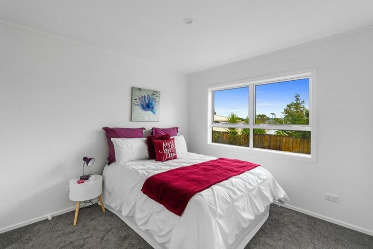 Photo of property in 10 Harding Avenue, Te Atatu South, Auckland, 0610