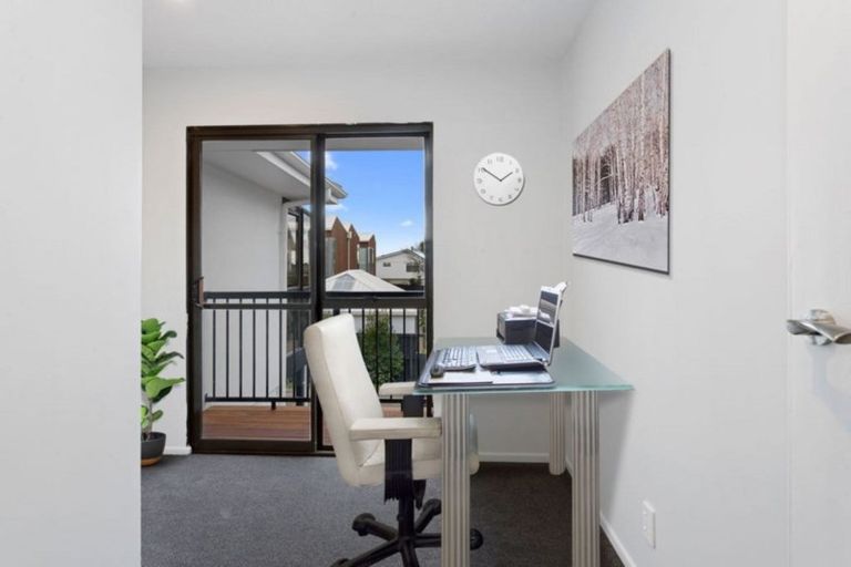 Photo of property in 2/91 Beachville Road, Redcliffs, Christchurch, 8081