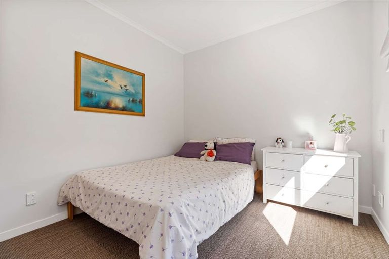 Photo of property in 9 River Road, Te Atatu Peninsula, Auckland, 0610