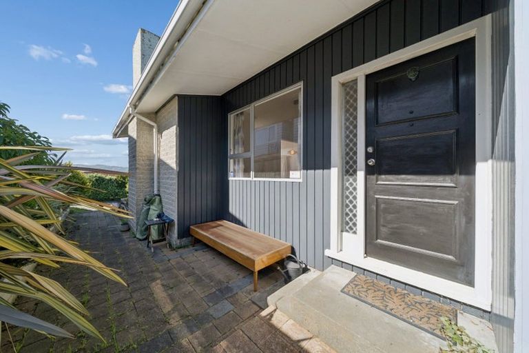 Photo of property in 120 Kahu Road, Paremata, Porirua, 5024