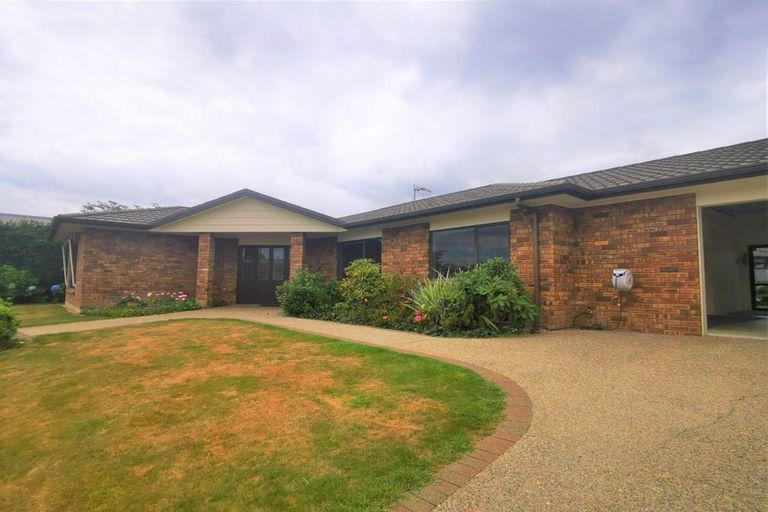 Photo of property in 16 Drumfearn Place, Rototuna, Hamilton, 3210