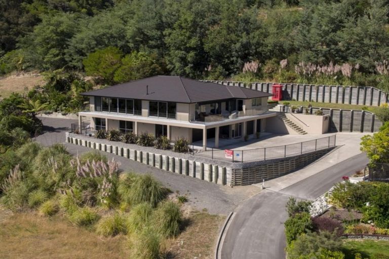 Photo of property in 26 Russell Street, Picton, 7220