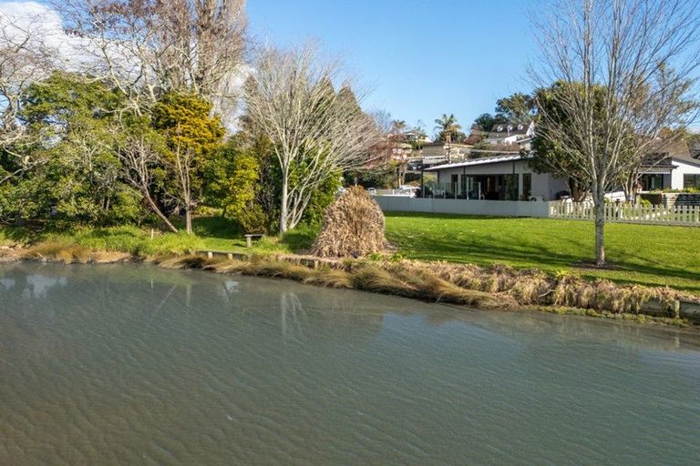 Photo of property in 205 Welcome Bay Road, Welcome Bay, Tauranga, 3112