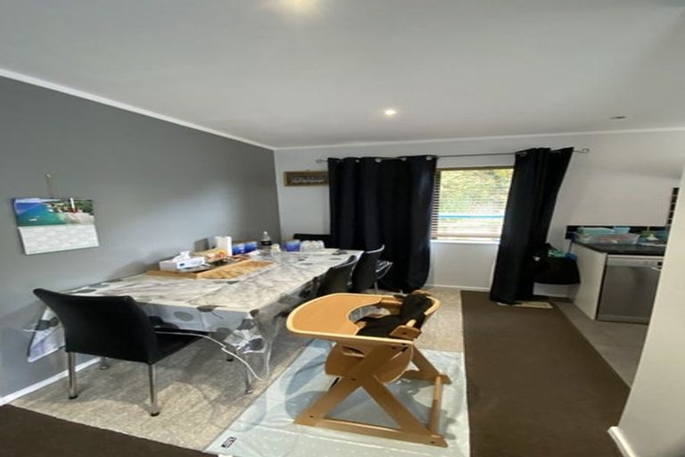 Photo of property in 33 Omapere Street, Whitby, Porirua, 5024