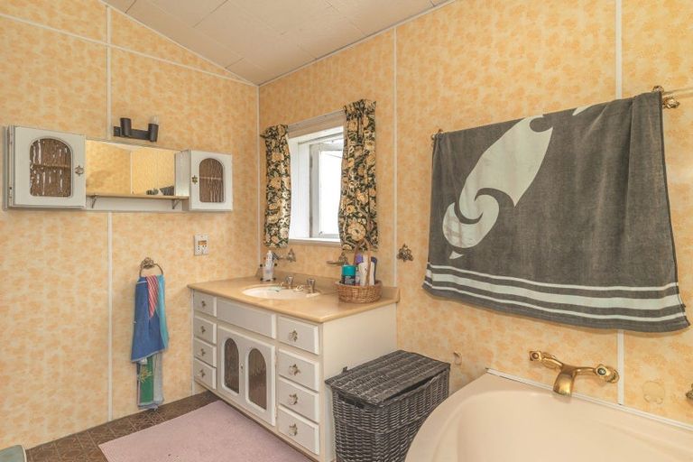 Photo of property in 49 Honi Taipua Street, Manakau, Levin, 5573