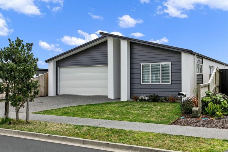 Photo of property in 10 Awatira Drive, Papamoa Beach, Papamoa, 3118