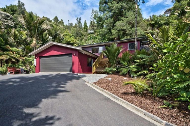 Photo of property in 408 Scenic Drive, Waiatarua, Auckland, 0612