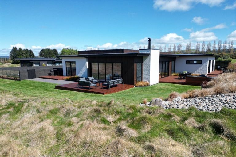 Photo of property in 14 The Fairways, Kinloch, Taupo, 3377
