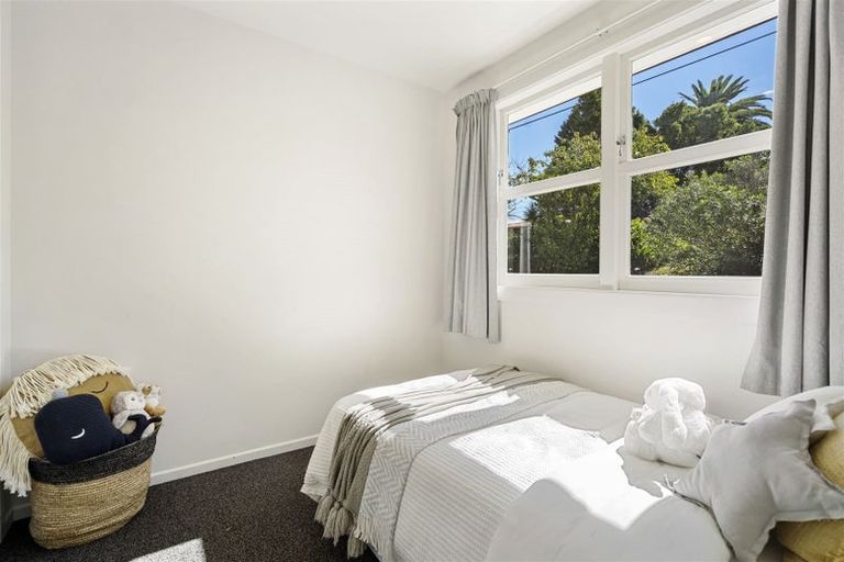 Photo of property in 132 Lancaster Road, Beach Haven, Auckland, 0626