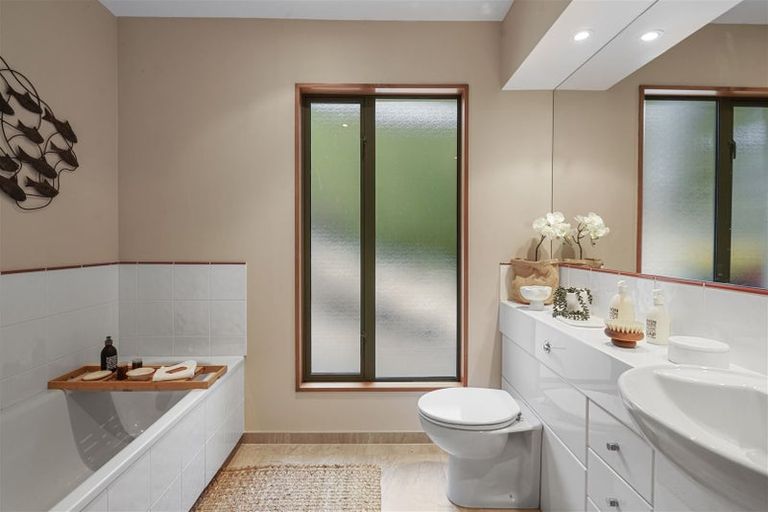 Photo of property in 262a Mount Pleasant Road, Mount Pleasant, Christchurch, 8081