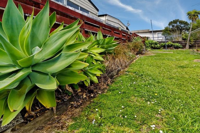 Photo of property in 2/56 Archibald Road, Kelston, Auckland, 0602