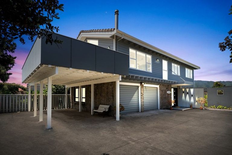 Photo of property in 106 Field Way, Waikanae Beach, Waikanae, 5036