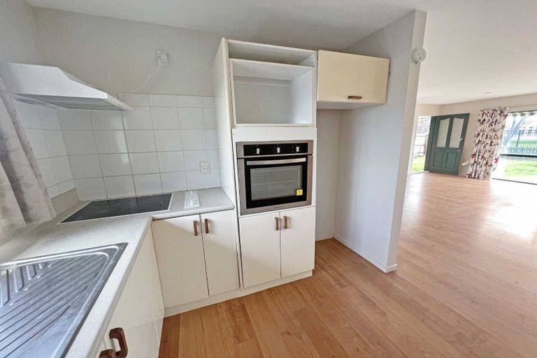 Photo of property in 4/5 Craven Street, Sockburn, Christchurch, 8042