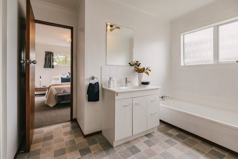 Photo of property in 1 Willowstream Grove, Cloverlea, Palmerston North, 4412