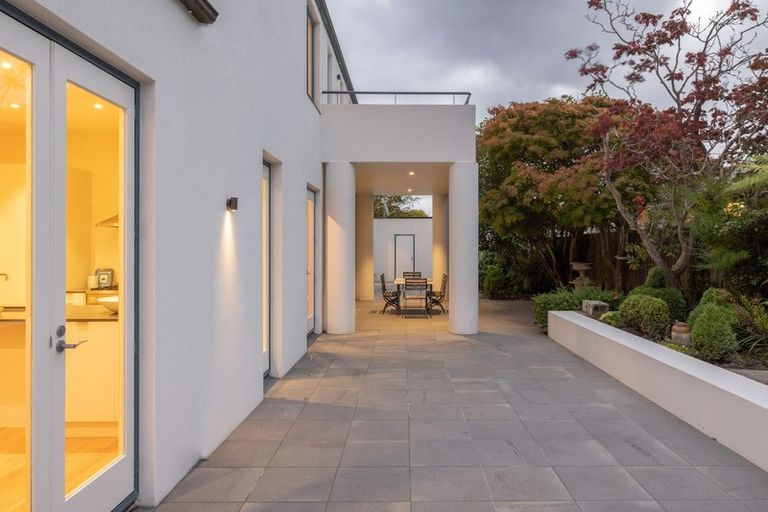 Photo of property in 2 Garden Road, Merivale, Christchurch, 8014