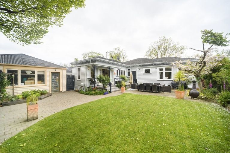 Photo of property in 16 Manapouri Crescent, Hokowhitu, Palmerston North, 4410