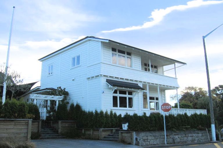 Photo of property in 1 Napier Terrace, Bluff Hill, Napier, 4110
